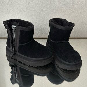UGG Kids' Classic Mini Zipper Tape Logo Boot Black Size Toddler 8